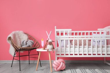 Rahat yataklı, modern çocuk odası.