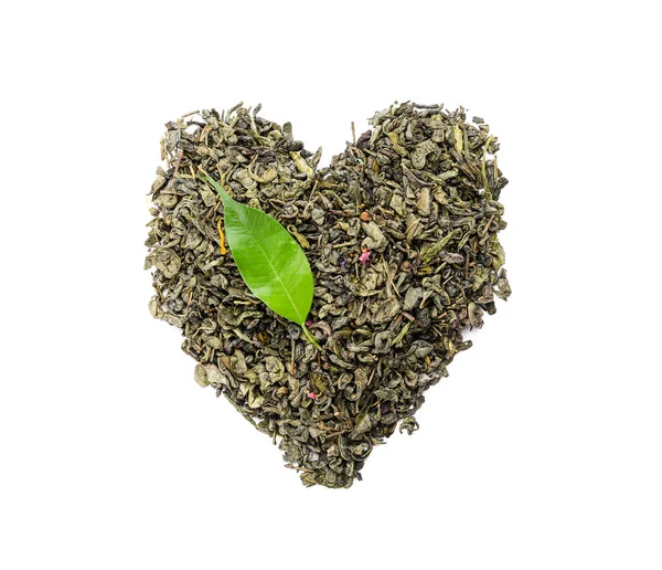 Форма Сердца Сухих Зеленых Чайных Листьев Белом Фоне — стоковое фото