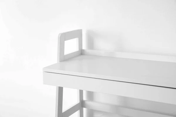 Mesa Moderna Con Cajón Cerca Pared Blanca —  Fotos de Stock