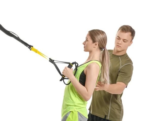 Coach Hilft Junger Frau Beim Training Mit Trx Trägern Auf — Stockfoto