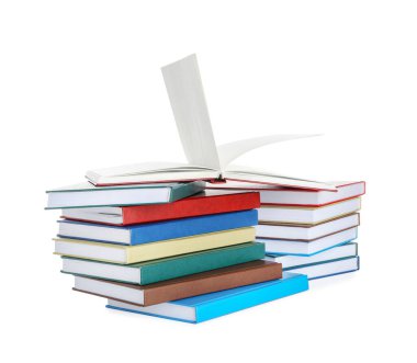 Beyaz arkaplan üzerine birçok kitap