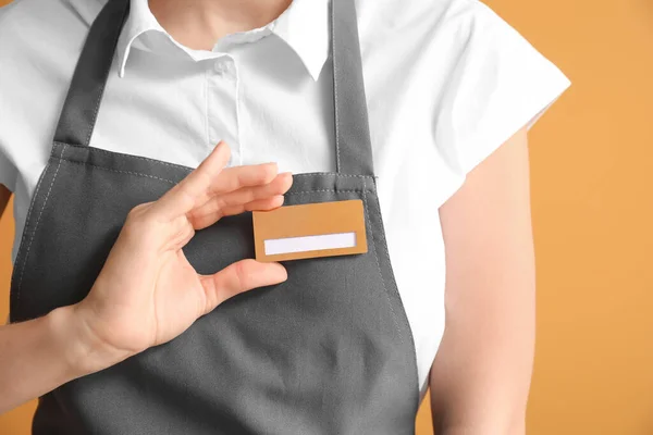 Young Female Waiter Blank Badge Color Background — Stock Photo, Image