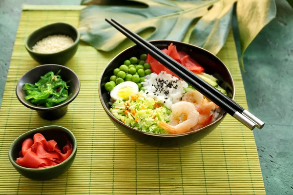 おいしいご飯 野菜を背景色でボウル — ストック写真