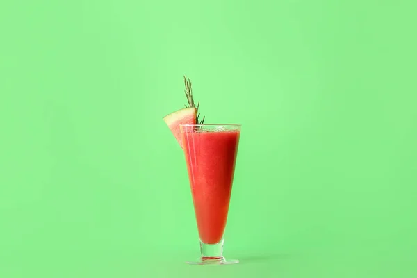 彩色底色新鲜西瓜汁一杯 — 图库照片