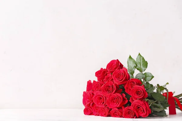 Bouquet Beautiful Red Roses Light Background — Stock Photo, Image