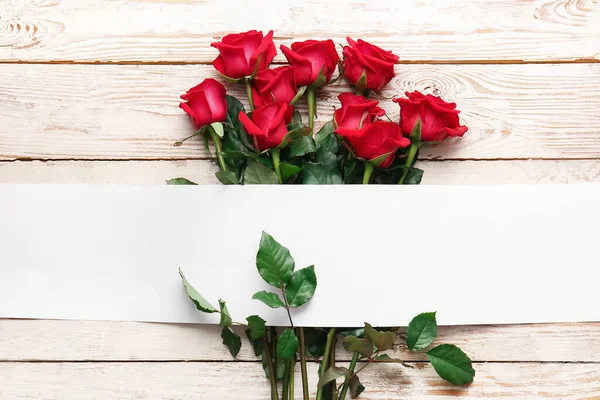 Bouquet Beautiful Red Roses Blank Paper Wooden Background — Stock Photo, Image