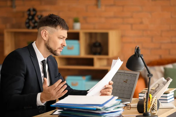 Stressed Businessman Trying Meet Deadline Office — Stock Photo, Image