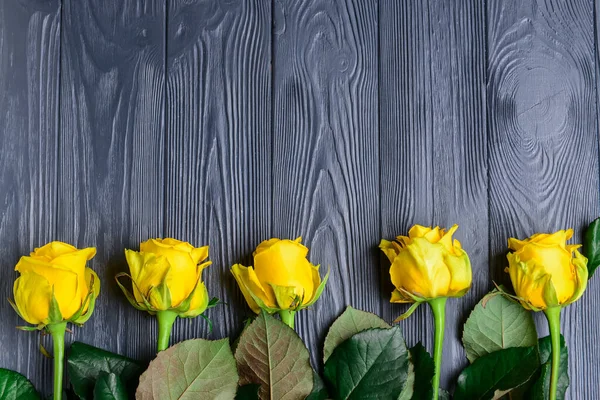 Beautiful Yellow Roses Wooden Background — Stock Photo, Image