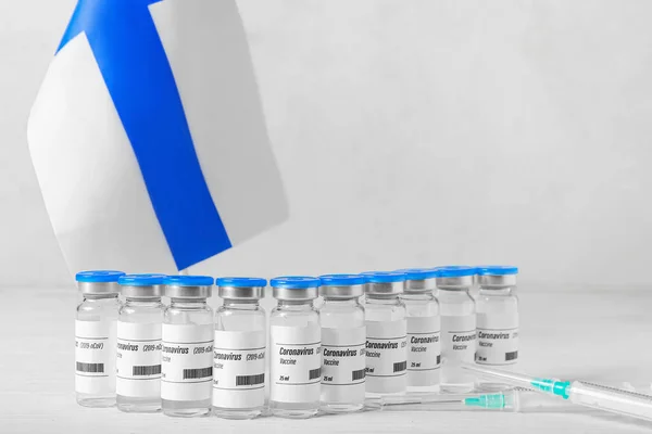 Вакцина Иммунизации Против Covid Флага Финляндии Столе — стоковое фото