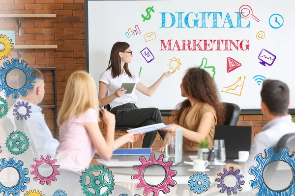 Üzletemberek Irodában Digitális Marketing Fogalma — Stock Fotó
