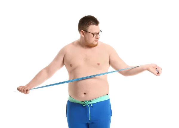超重男子与白色背景的测量带 体重减轻概念 — 图库照片