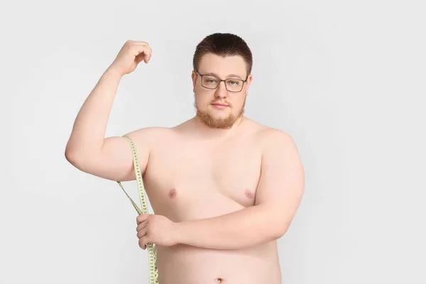 Hombre Con Sobrepeso Cinta Métrica Sobre Fondo Gris Concepto Pérdida —  Fotos de Stock