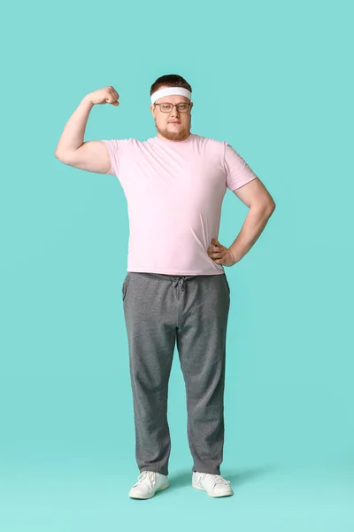 Uomo Sovrappeso Sfondo Colori Perdita Peso Concetto — Foto Stock