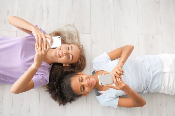 Teenage Girls Mobile Phones Lying Floor Top View — Stock Photo, Image