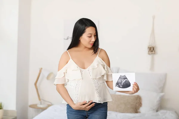 Pregnant Asian Woman Sonogram Image Home — Stock Photo, Image