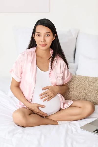 Pregnant Asian Woman Bedroom — Stock Photo, Image