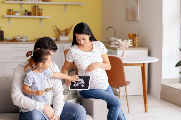 Pregnant Asian Woman Her Family Home — Stock Photo, Image