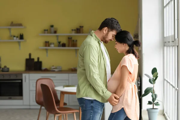 Young Pregnant Couple Home — Stock Photo, Image