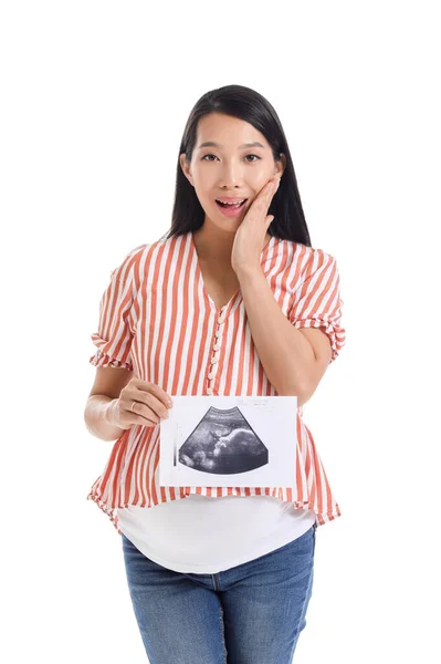 Mujer Asiática Embarazada Con Imagen Ecografía Sobre Fondo Blanco — Foto de Stock