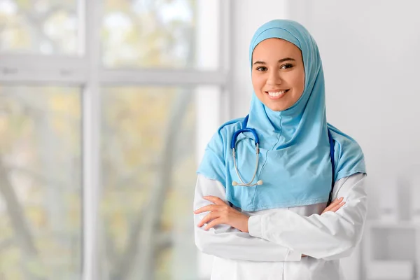 Portrait Muslim Female Doctor Clinic — Stock Photo, Image