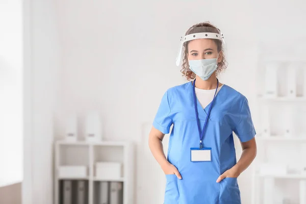 African American Female Doctor Wearing Medical Mask Clinic — Stock Photo, Image