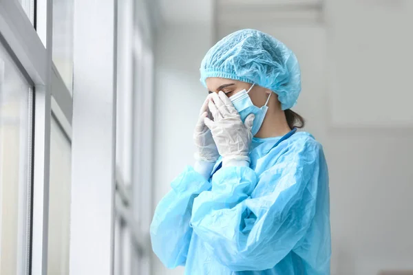 Stressed Female Surgeon Clinic — Stock Photo, Image