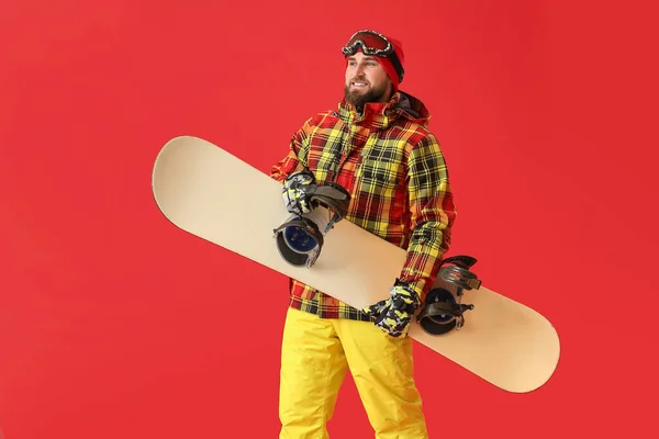Snowboarder Masculin Sur Fond Couleur — Photo
