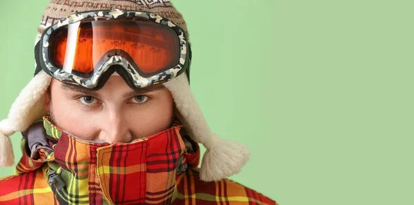 Snowboarder Masculino Sobre Fondo Color — Foto de Stock