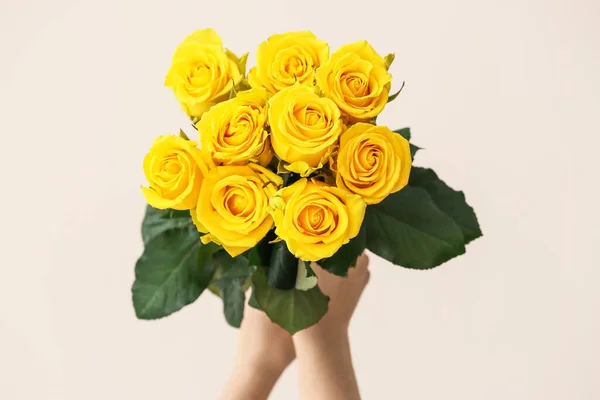 Hands Beautiful Yellow Roses Light Background — Stock Photo, Image