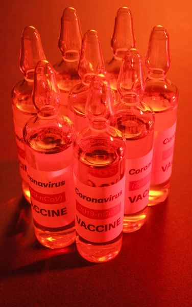 Szczepionka Uodpornienia Przeciwko Covid Tle Koloru — Zdjęcie stockowe