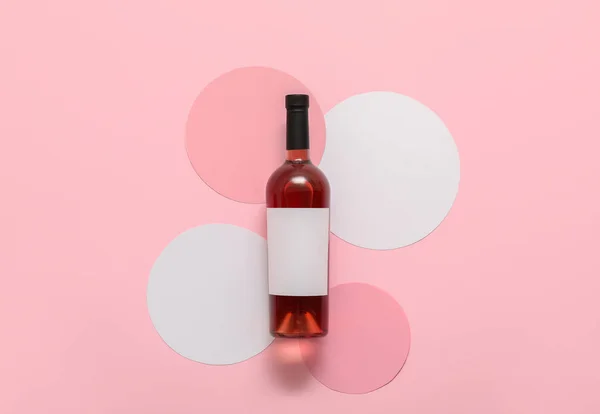 Μπουκάλι Κρασί Λευκή Ετικέτα Στο Φόντο Χρώμα — Φωτογραφία Αρχείου