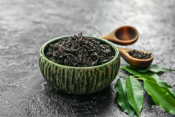 Dry Black Tea Leaves Bowl Spoons Dark Background — Stock Photo, Image