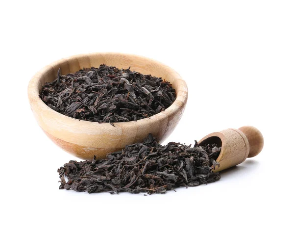 Suchý Černý Čaj Listy Misce Kopečkem Bílém Pozadí — Stock fotografie
