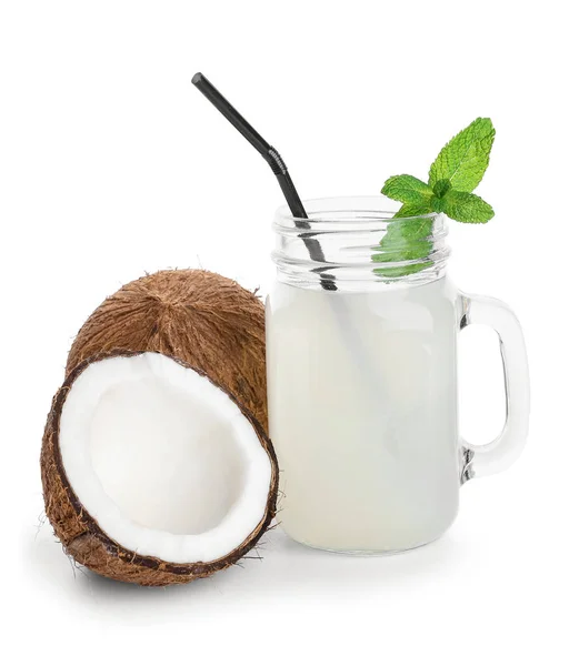Einmachglas Mit Frischem Kokoswasser Auf Weißem Hintergrund — Stockfoto