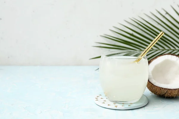 Vaso Agua Fresca Coco Sobre Mesa — Foto de Stock