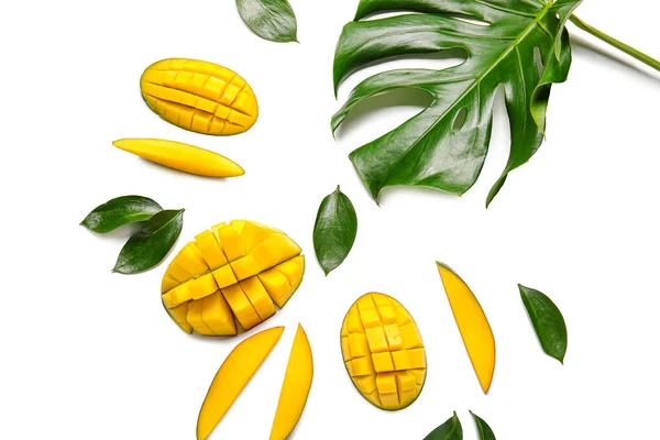 Composition Sweet Ripe Mangoes White Background — Stock Photo, Image