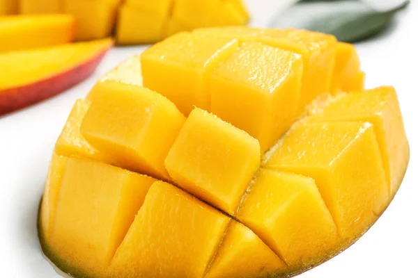 Söt Skuren Mango Vit Bakgrund Närbild — Stockfoto