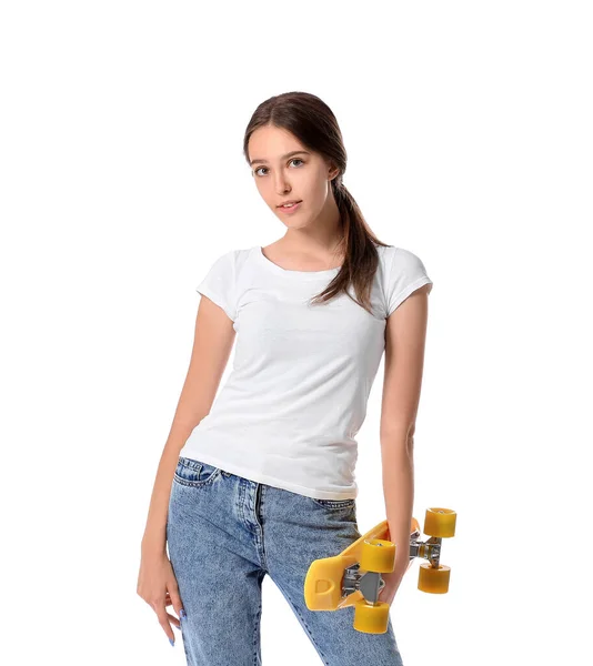 Bella Giovane Donna Con Skateboard Sfondo Bianco — Foto Stock