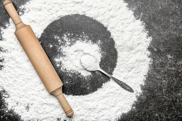 Rolling Pin Flour Dark Background — Stock Photo, Image