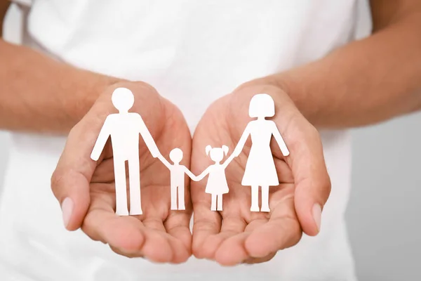 Manos Familia Con Figuras Humanas — Foto de Stock