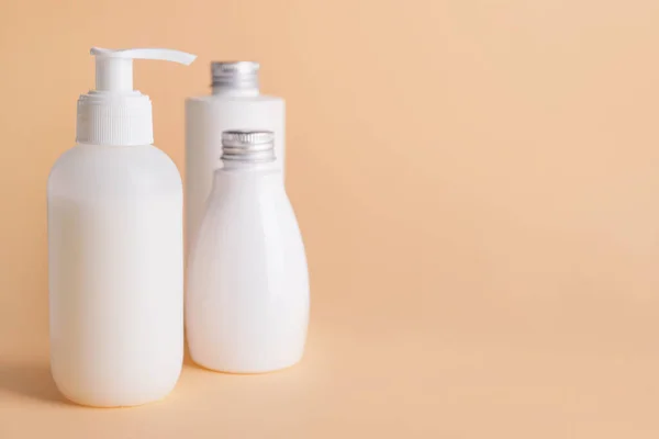 Verschillende Flessen Cosmetische Producten Kleur Achtergrond — Stockfoto