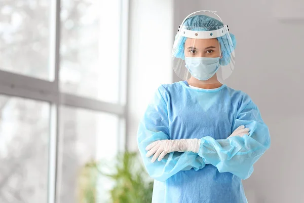 Porträtt Kvinnlig Kirurg Kliniken — Stockfoto