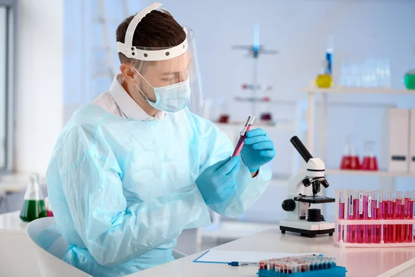 Scientist Developing Covid Vaccine Laboratory — Stock Photo, Image