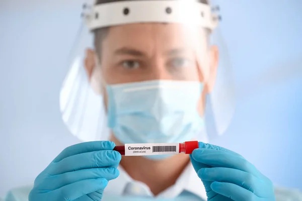 Videnskabsmand Med Prøve Covid Laboratorium - Stock-foto