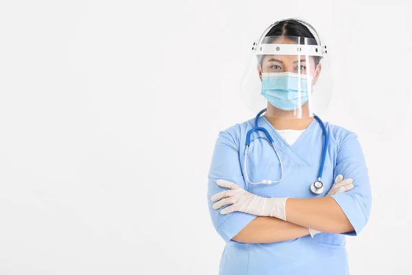 Porträtt Kvinnliga Asiatiska Läkare Medicinsk Mask Ljus Bakgrund — Stockfoto