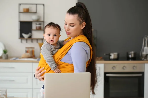 Young Mother Little Baby Sling Laptop Home — Stock Photo, Image