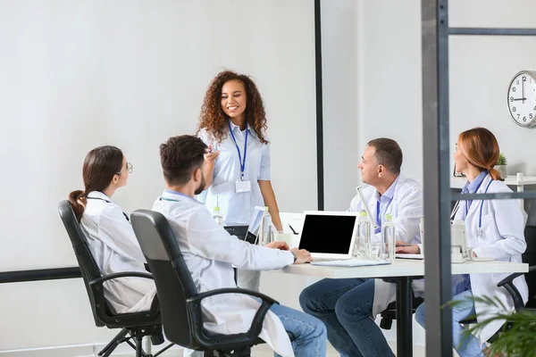 Team Doctors Meeting Modern Clinic — Stock Photo, Image