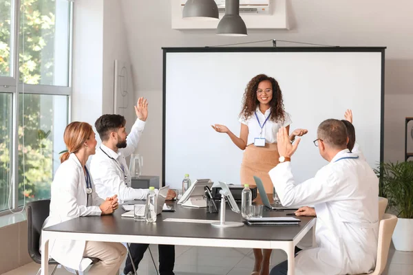 Team Doctors Meeting Modern Clinic — Stock Photo, Image