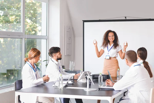 Team Doctors Meeting Modern Clinic — Stock Photo, Image