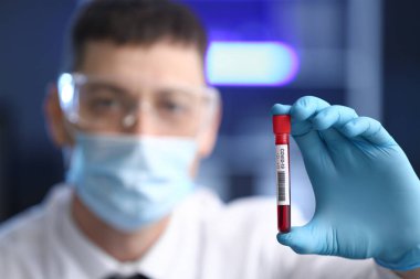 Bilimadamı laboratuvarda covid-19 aşısı geliştiriyor
